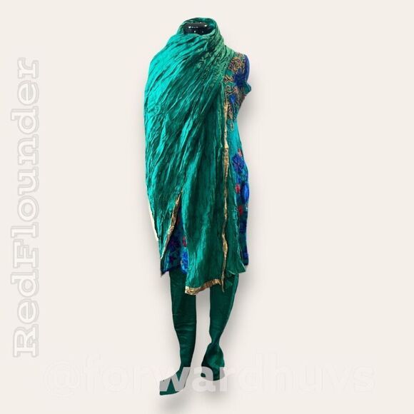 Kurti with Embroidered Flowers, Fitted Pants and Dupatta - Size Extra Small - Sm - Picture 2 of 12
